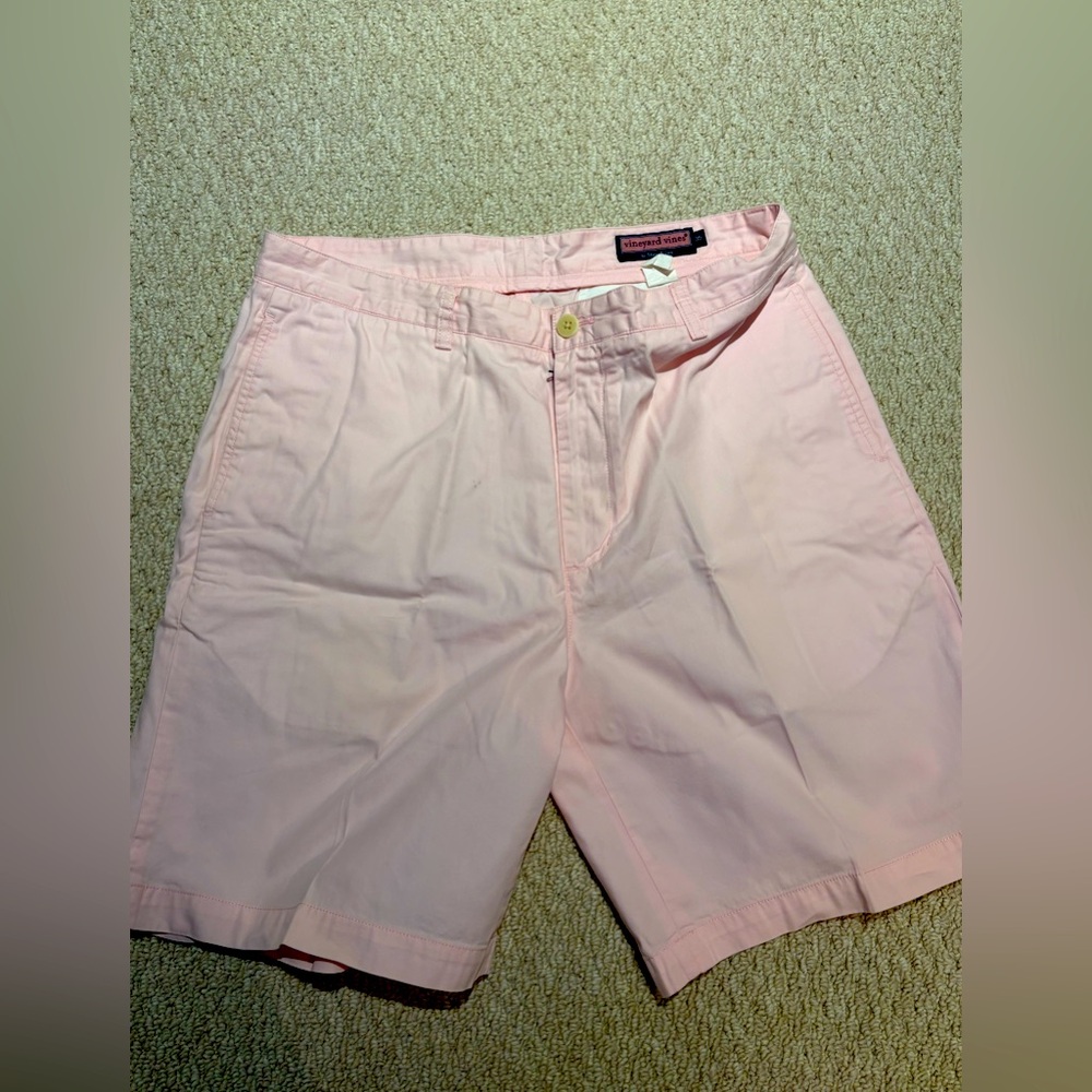 Vineyard Vines Men’s pale pink shorts-size 35